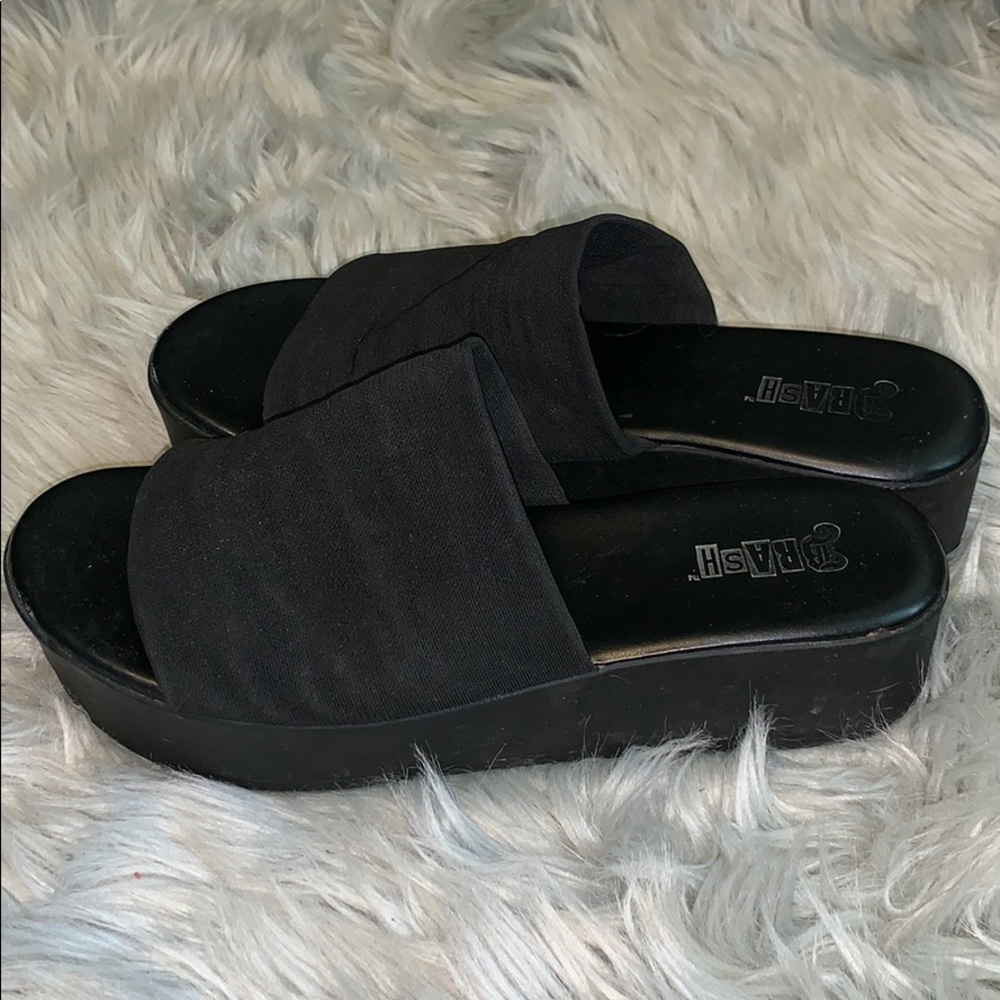 Black platform sandal